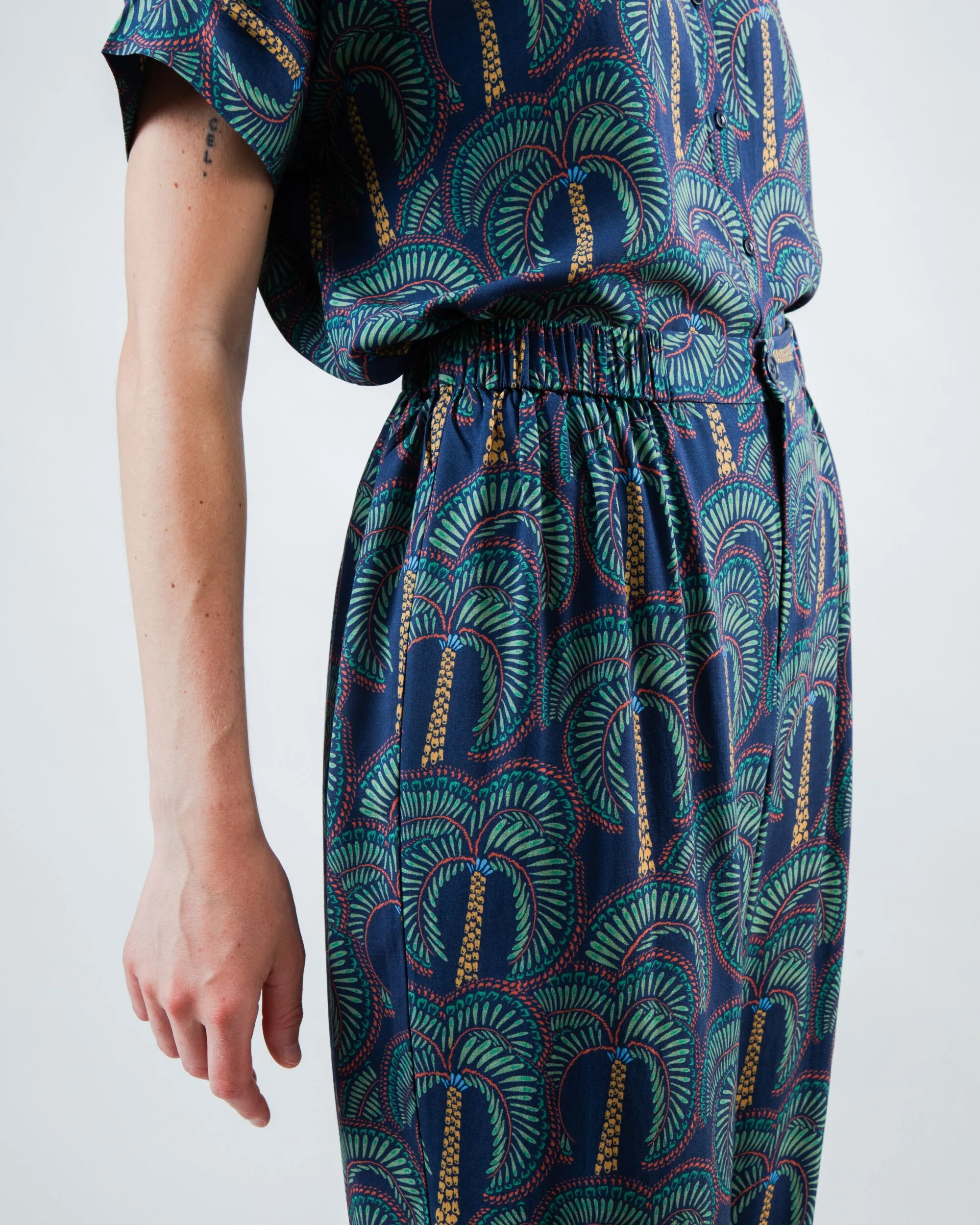 Casual Performance Fit Borneo Harem Pants Navy