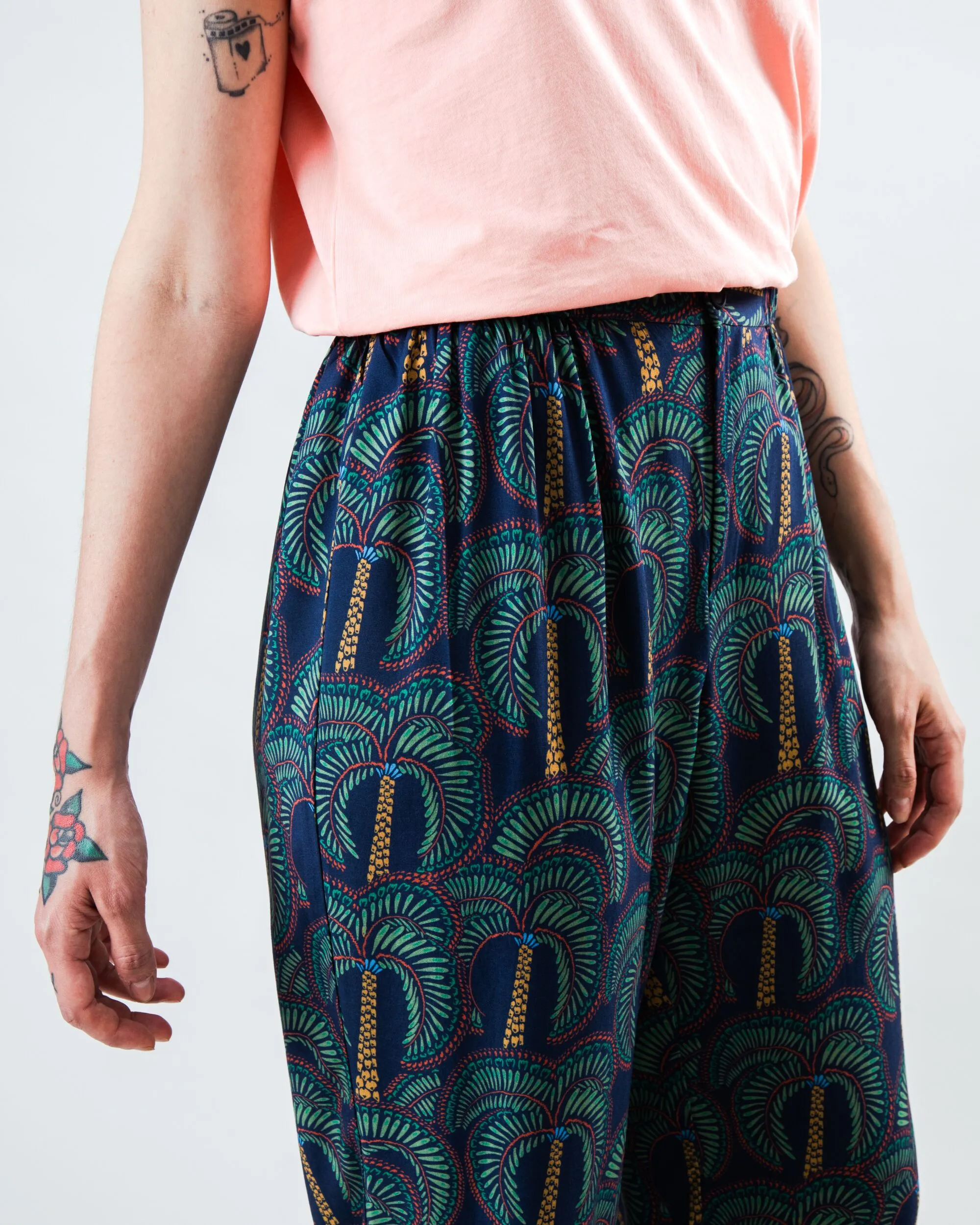 Everyday Ease Multi Pocket Configuration Borneo Harem Pants Navy