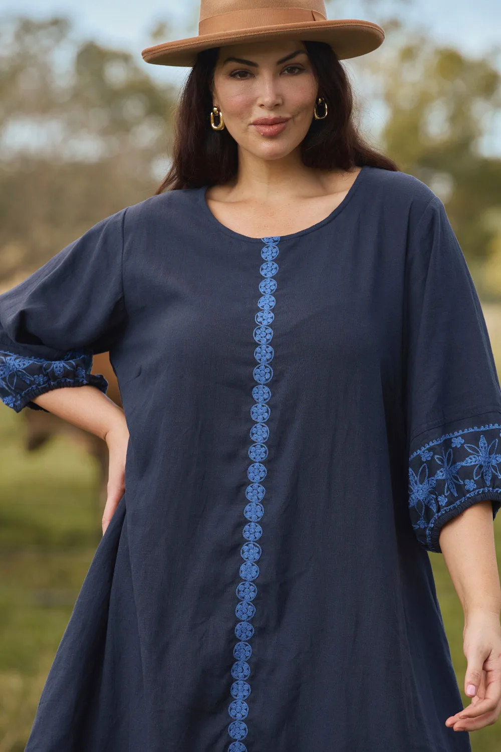 Trendy Fit Look Sunset Look Hazel Short Shift Dress in Navy Old Lace