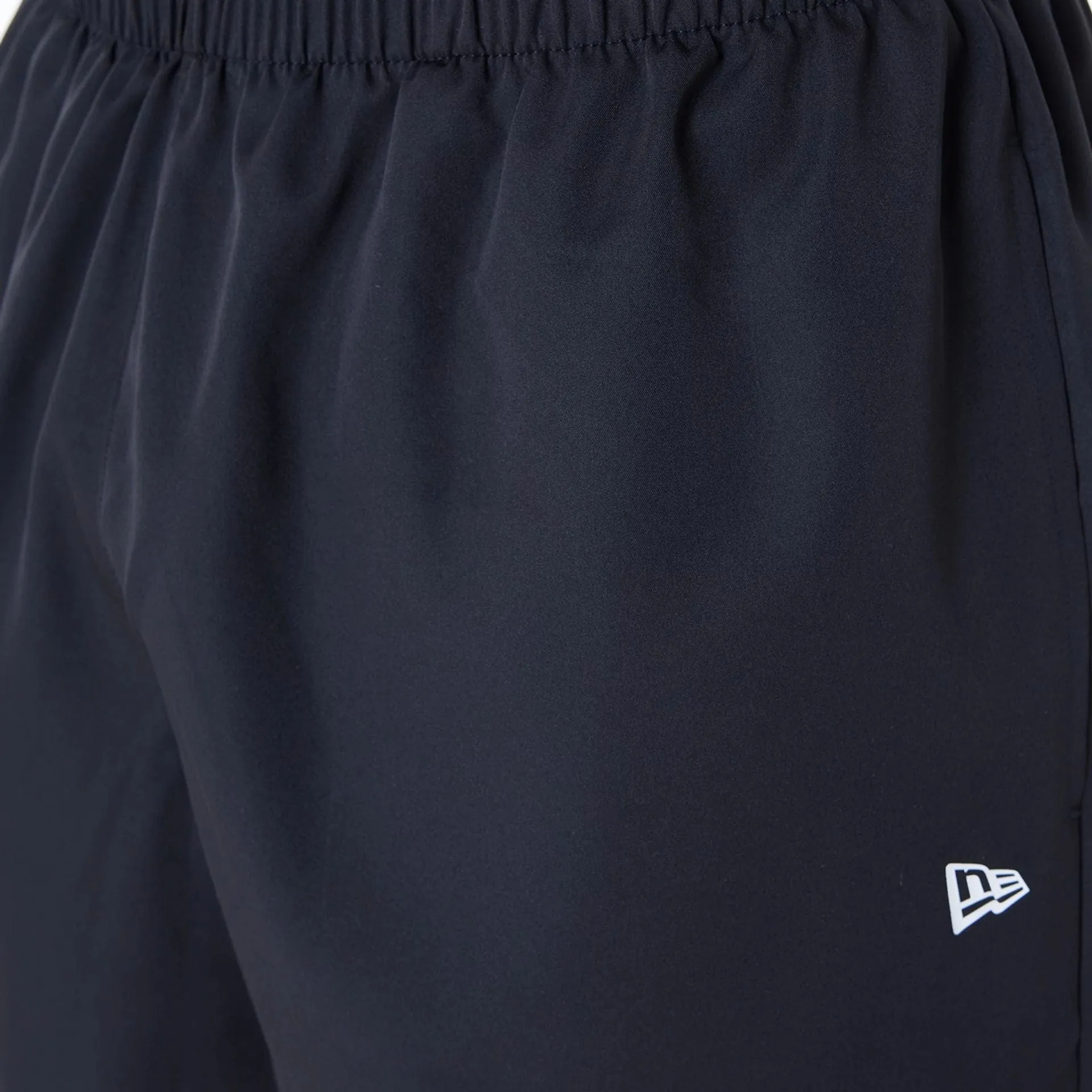 Quick Release Fastener Mid - rise New Era Essential Black Shorts
