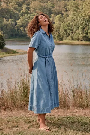 Anna Chambray Maxi Dress in Light Wash Chic Energy