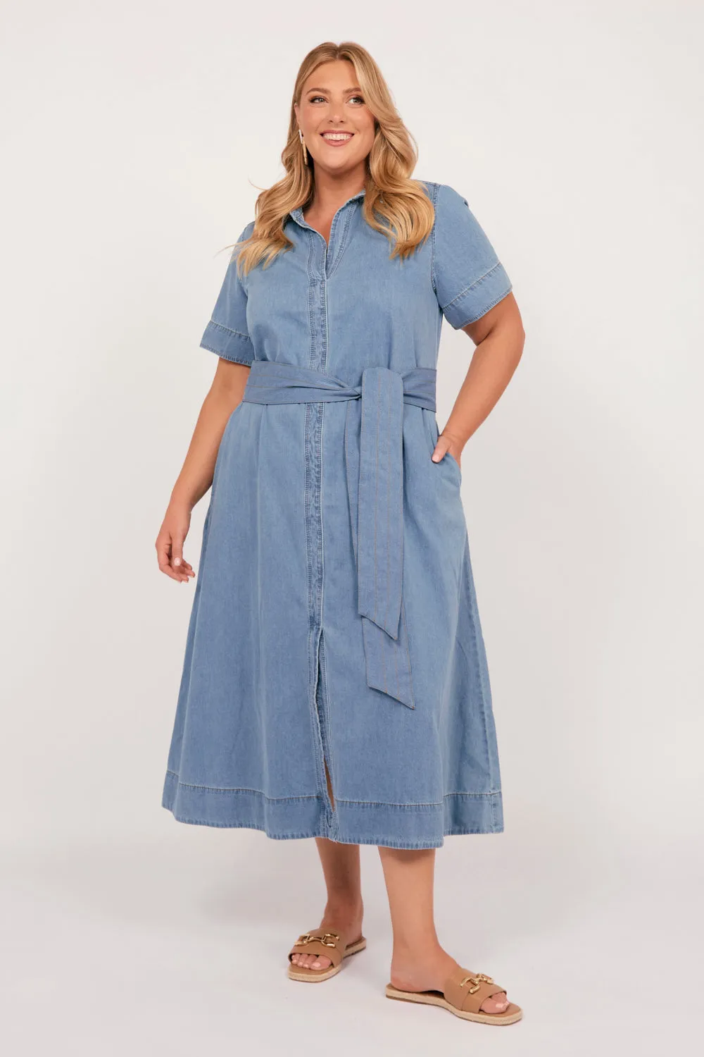 Anna Chambray Maxi Dress in Light Wash Smart Fit Wear Simple Texture