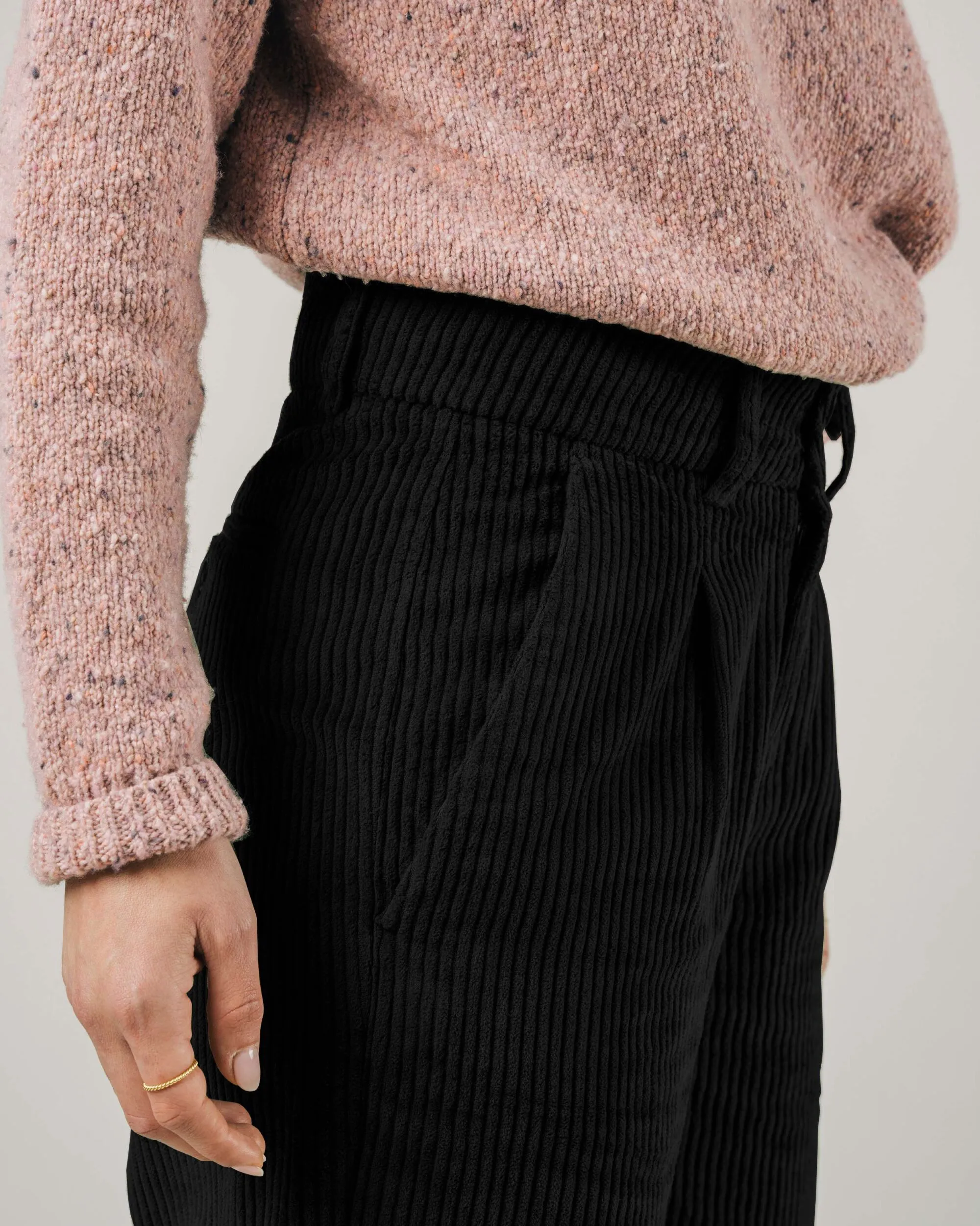 Breathable layers Chill Style Corduroy Pleated Pants Black