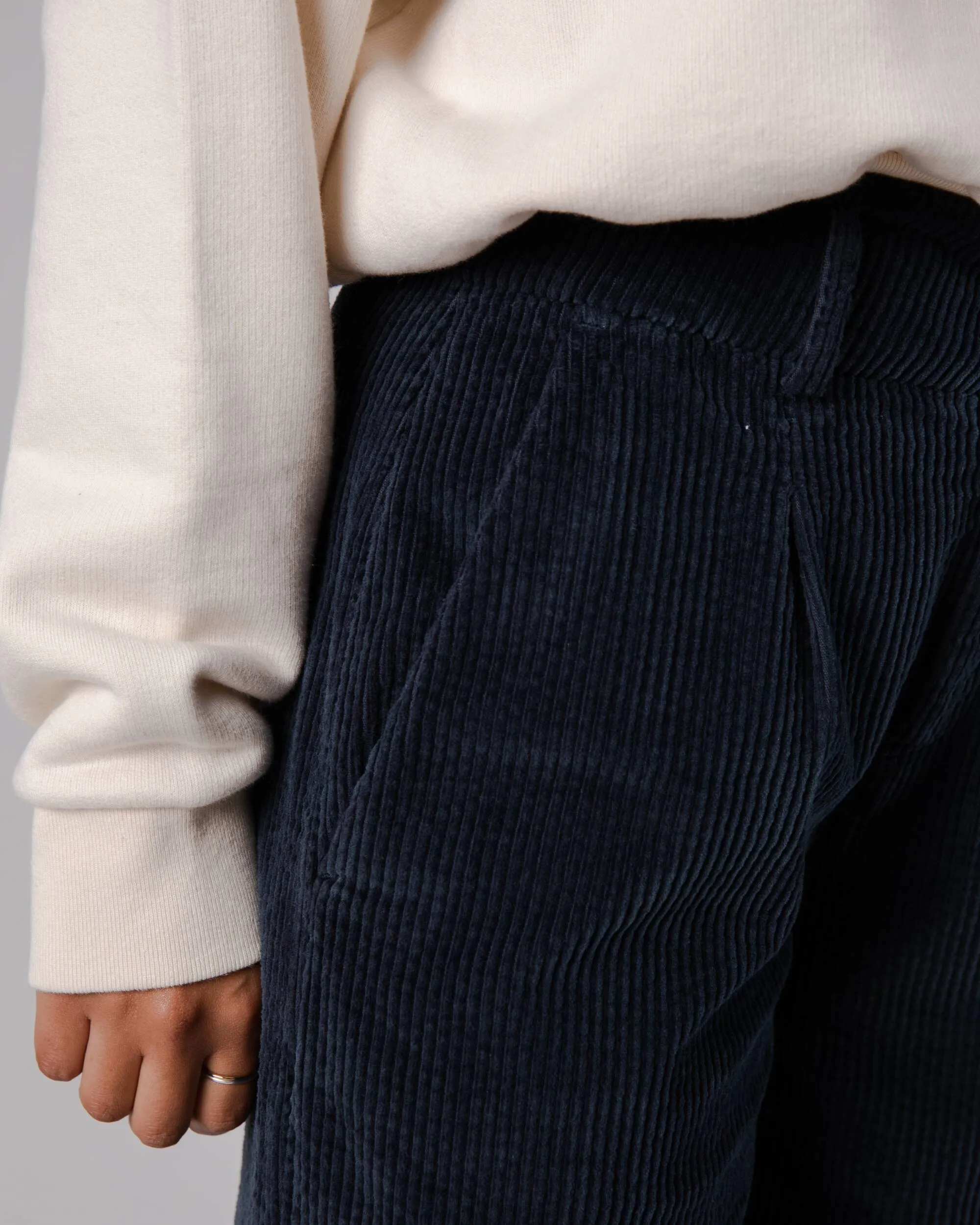 Durable Utility Core Utility Corduroy Pleated Pants Navy