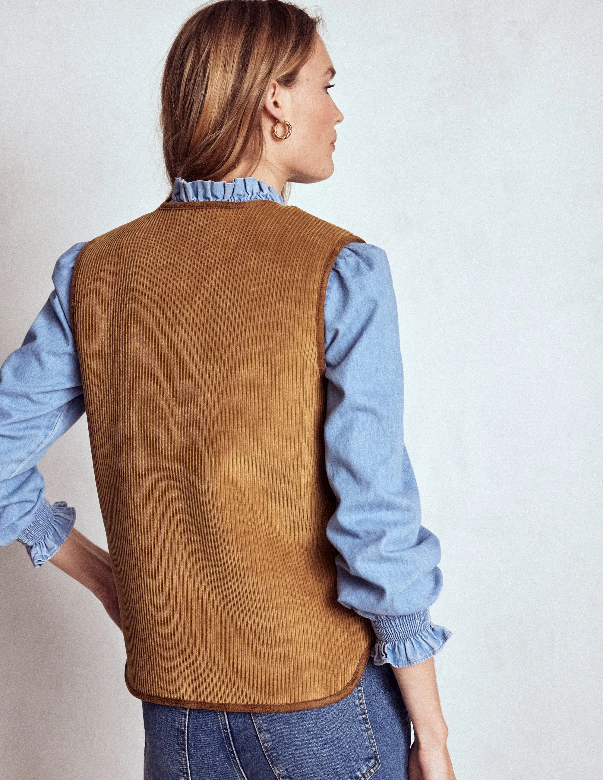 Clerkenwell Reversible Gilet-Hazelnut Brown, Natural Ventilation System