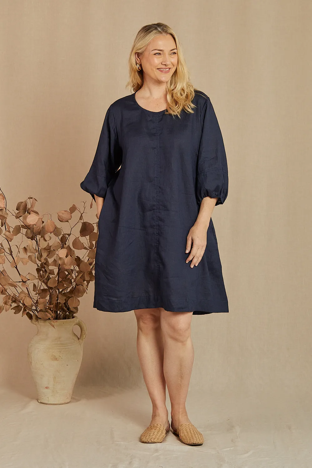 Dark Tones Relax Flex Hazel Short Linen Shift Dress in Navy