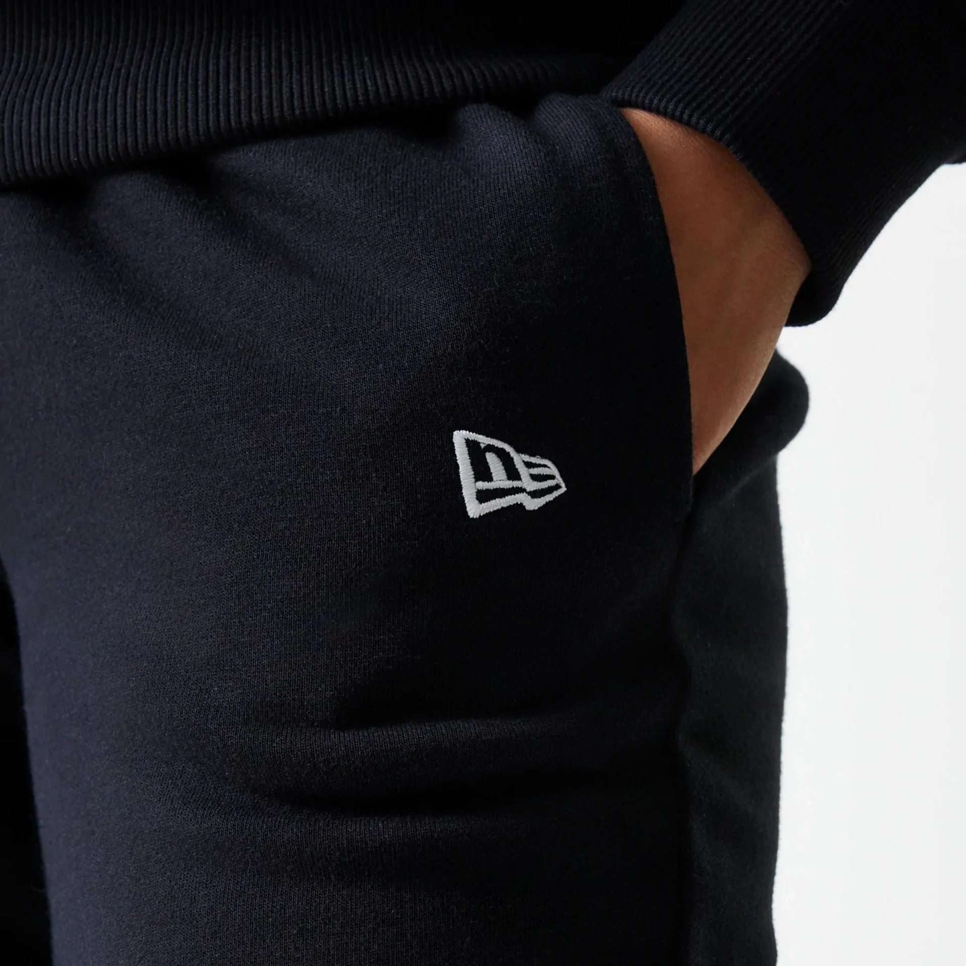 New York Yankees Womens MLB Midi League Essential Black Joggers Erasable Logo Patch