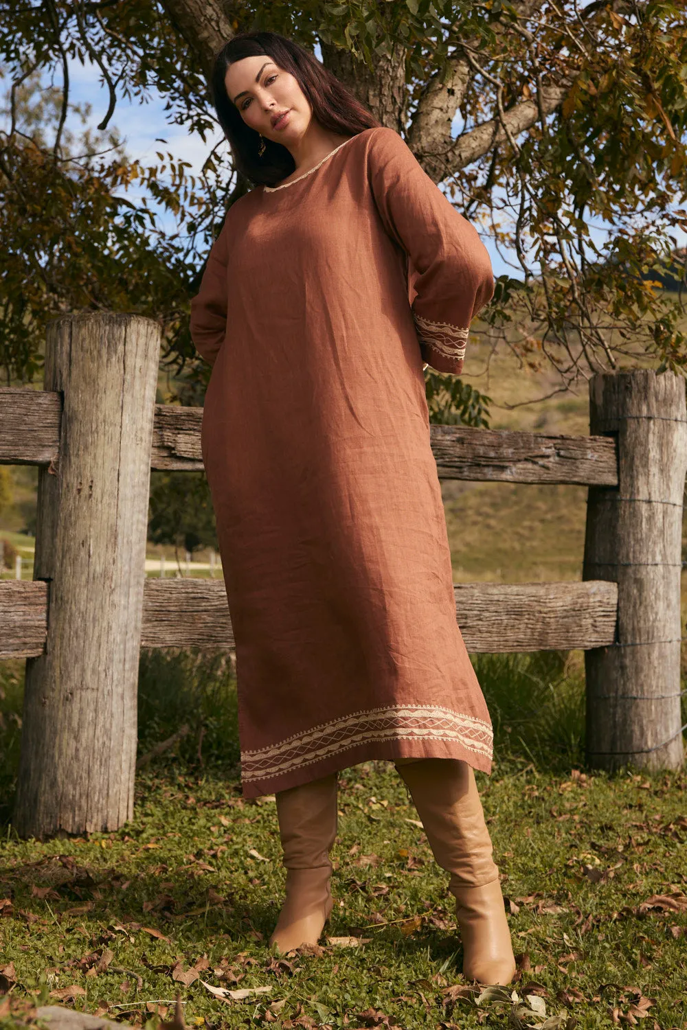 Stylish day dress Seasonal Style Jarla Linen Dress in Rum Caramel