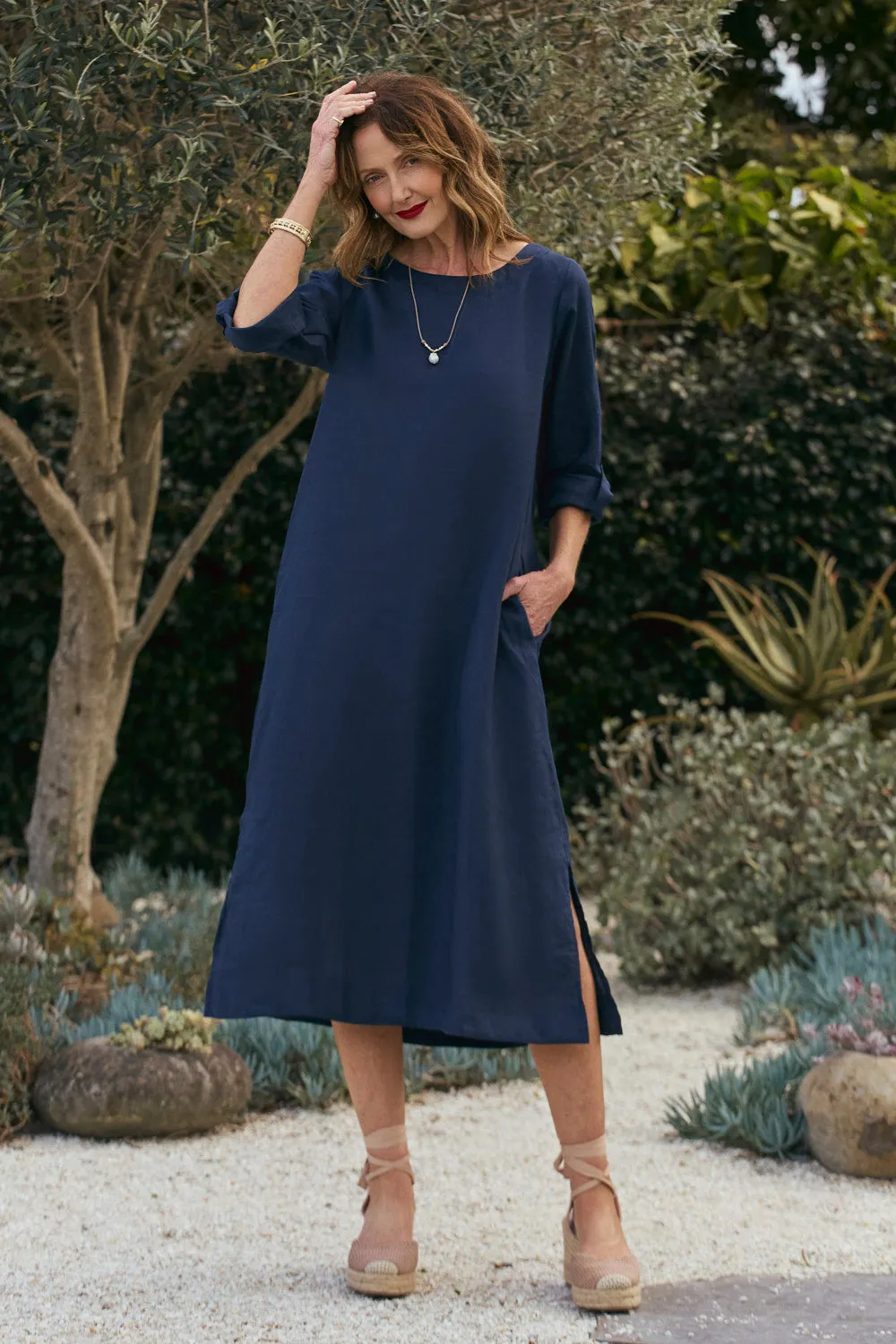 City Mood Jarla Linen Midi Dress in Navy