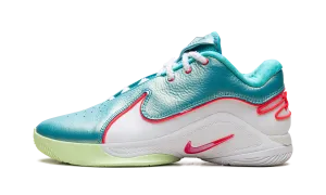 Breathable Outsole Pastel color option LeBron 22 "Christmas"