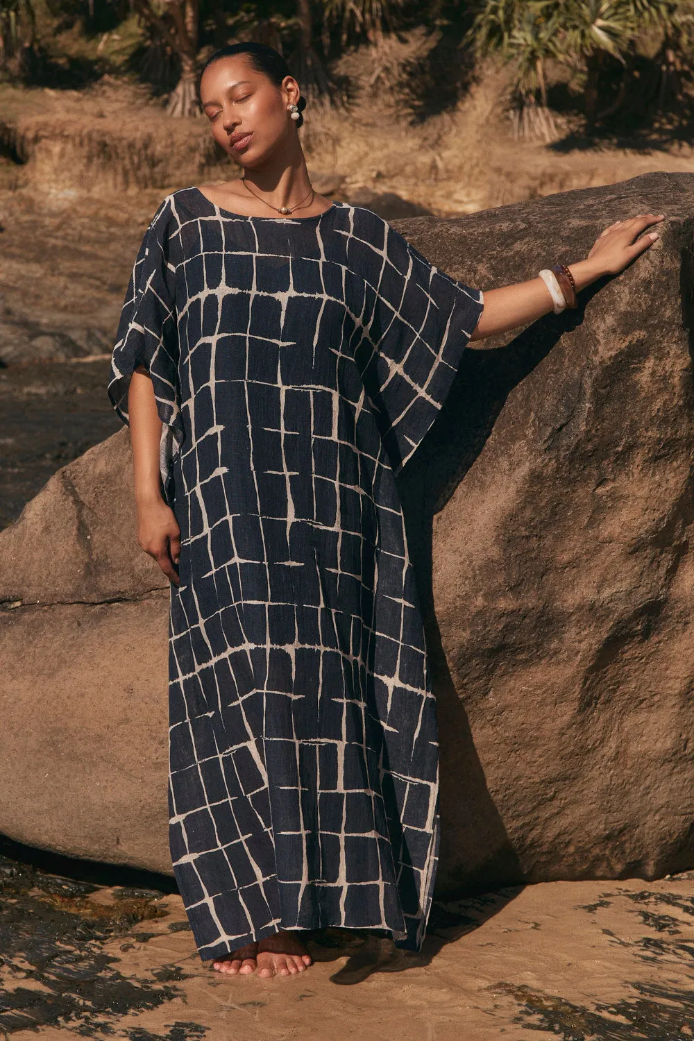 Subtle Touch everyday staple Liesl Linen Kaftan in Woven Echo