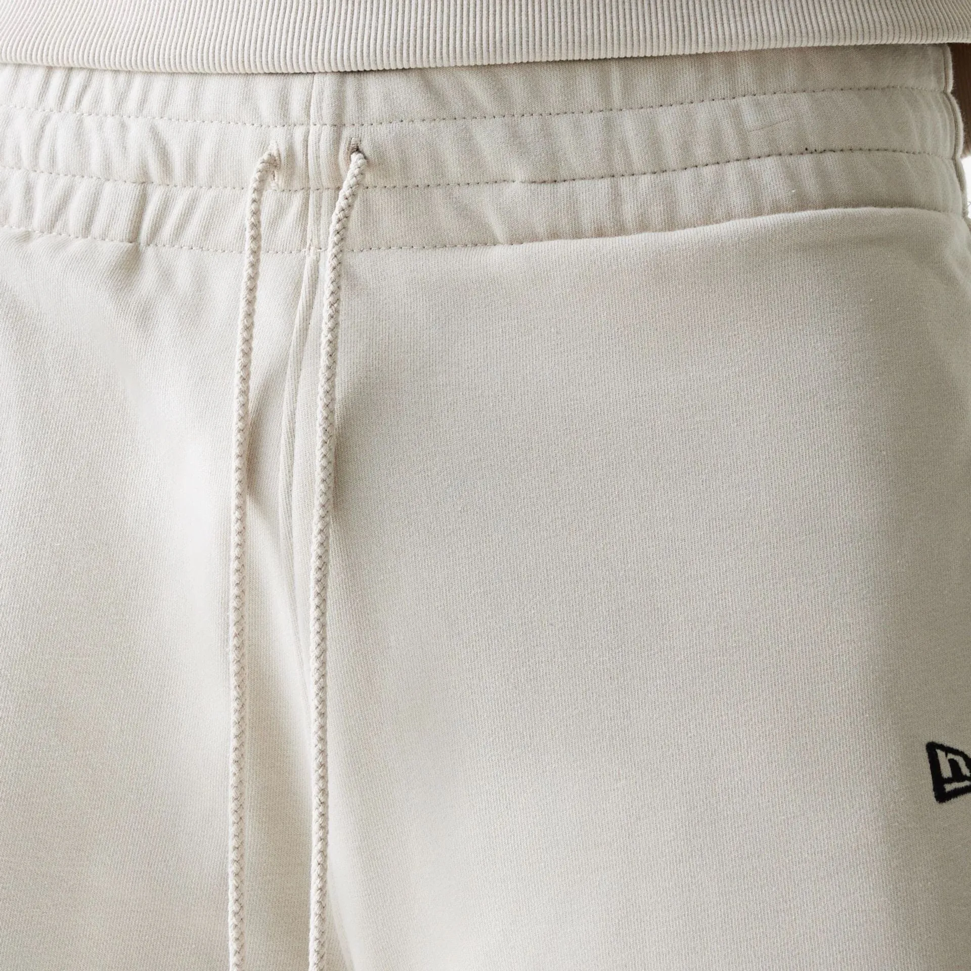 New Era Essential Cream Oversized Shorts Abrasion Resistant Material