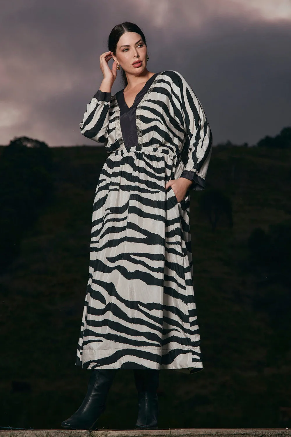 Daily Confidence Crisp Detail Mo Embroidered Kimono Dress in Bengal