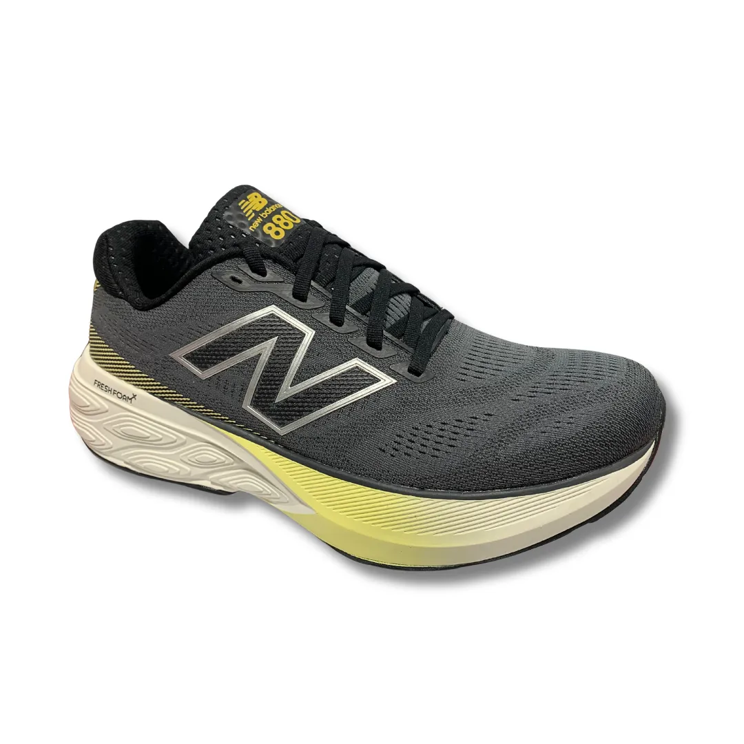 running in a community park shoes New Balance Mens Trainer Fresh Foam X 880 v15 Black