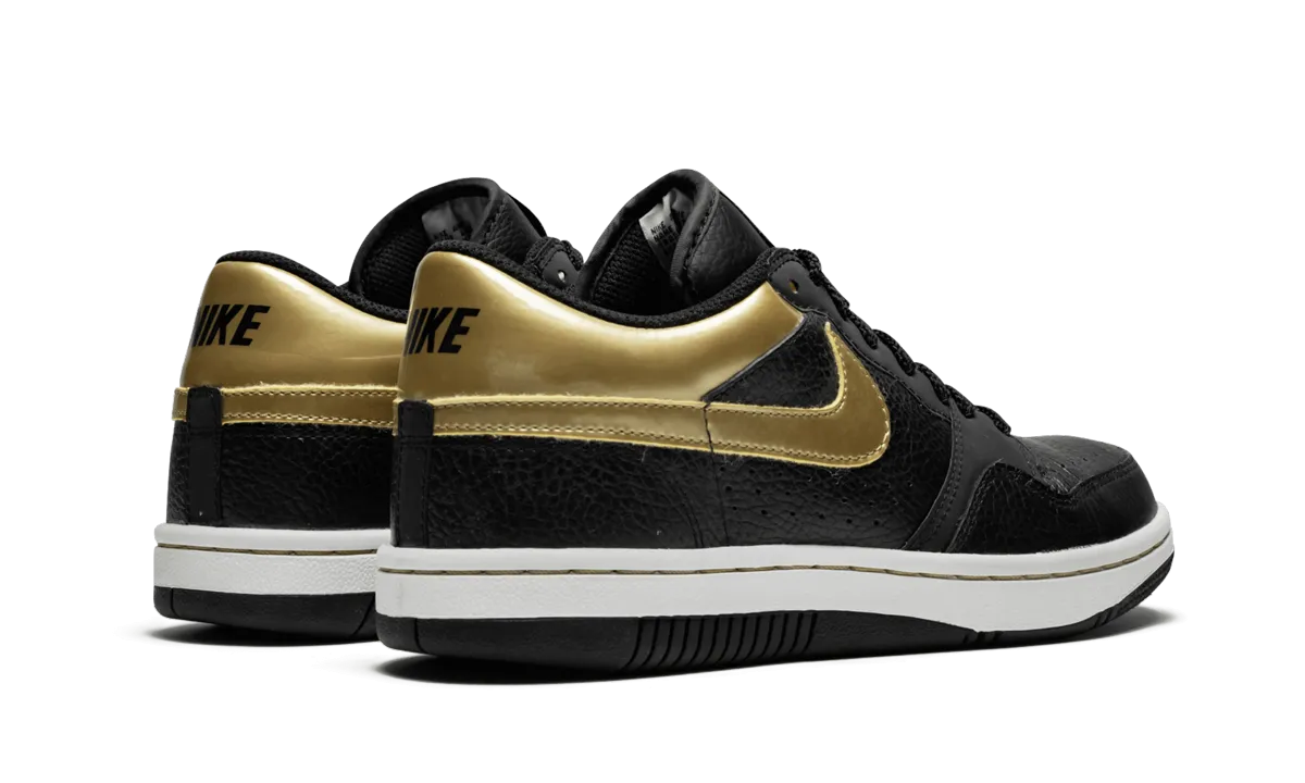 Court Force Low "Black and Gold" adjustable footwear perforated - design