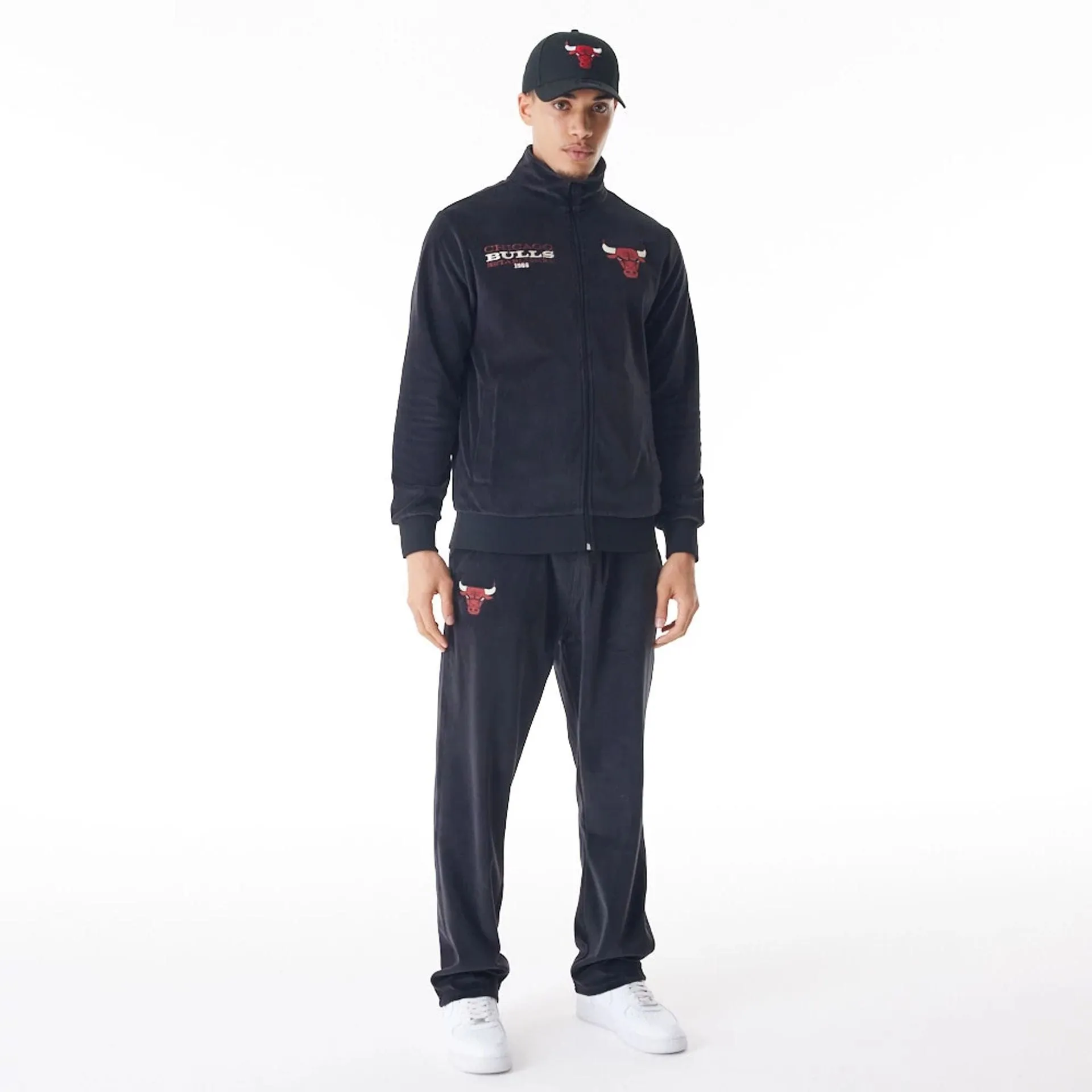 Smart Utility Chicago Bulls NBA Lifestyle Velour Black Track Joggers