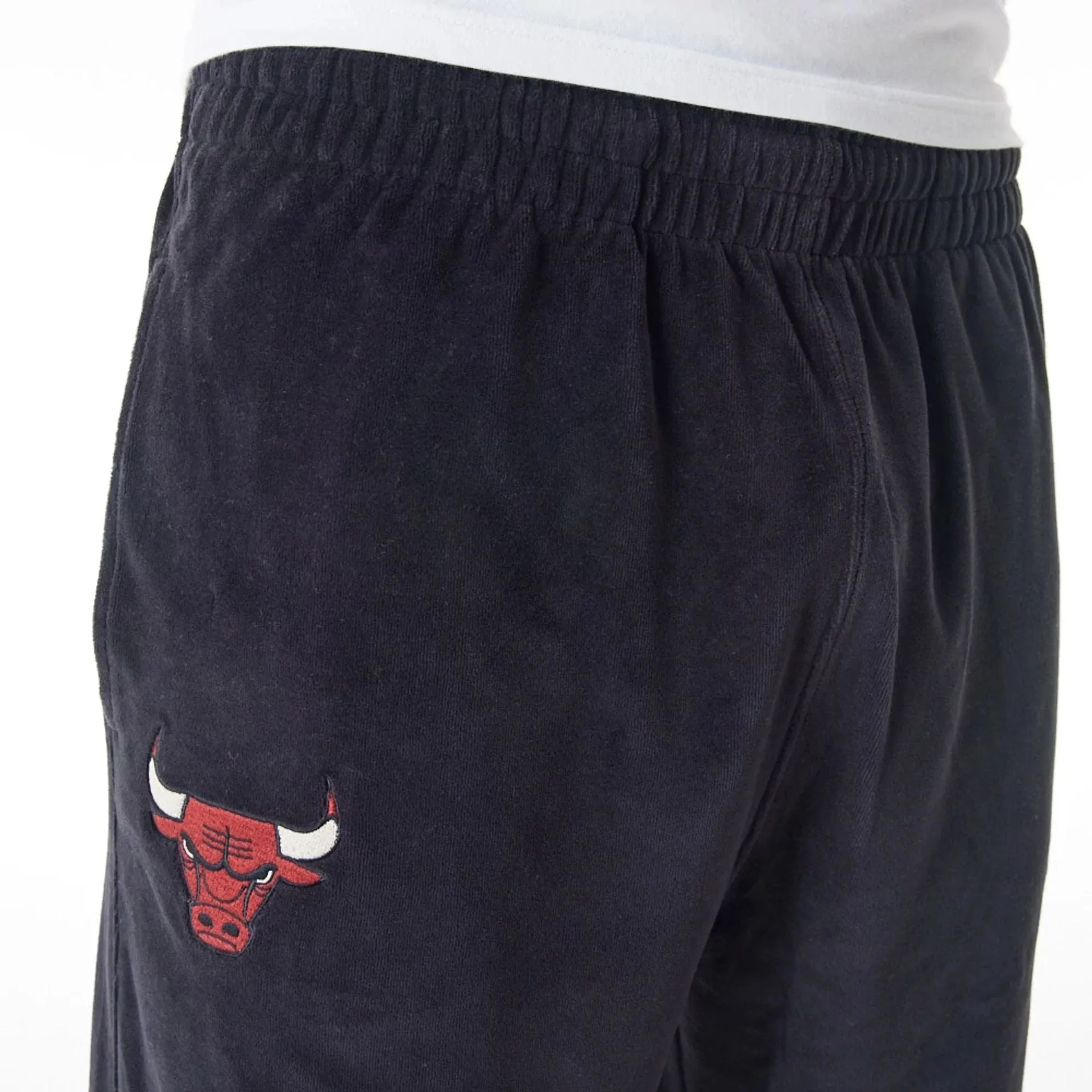 Chicago Bulls NBA Lifestyle Velour Black Track Joggers AdjustableTabs smooth zipper