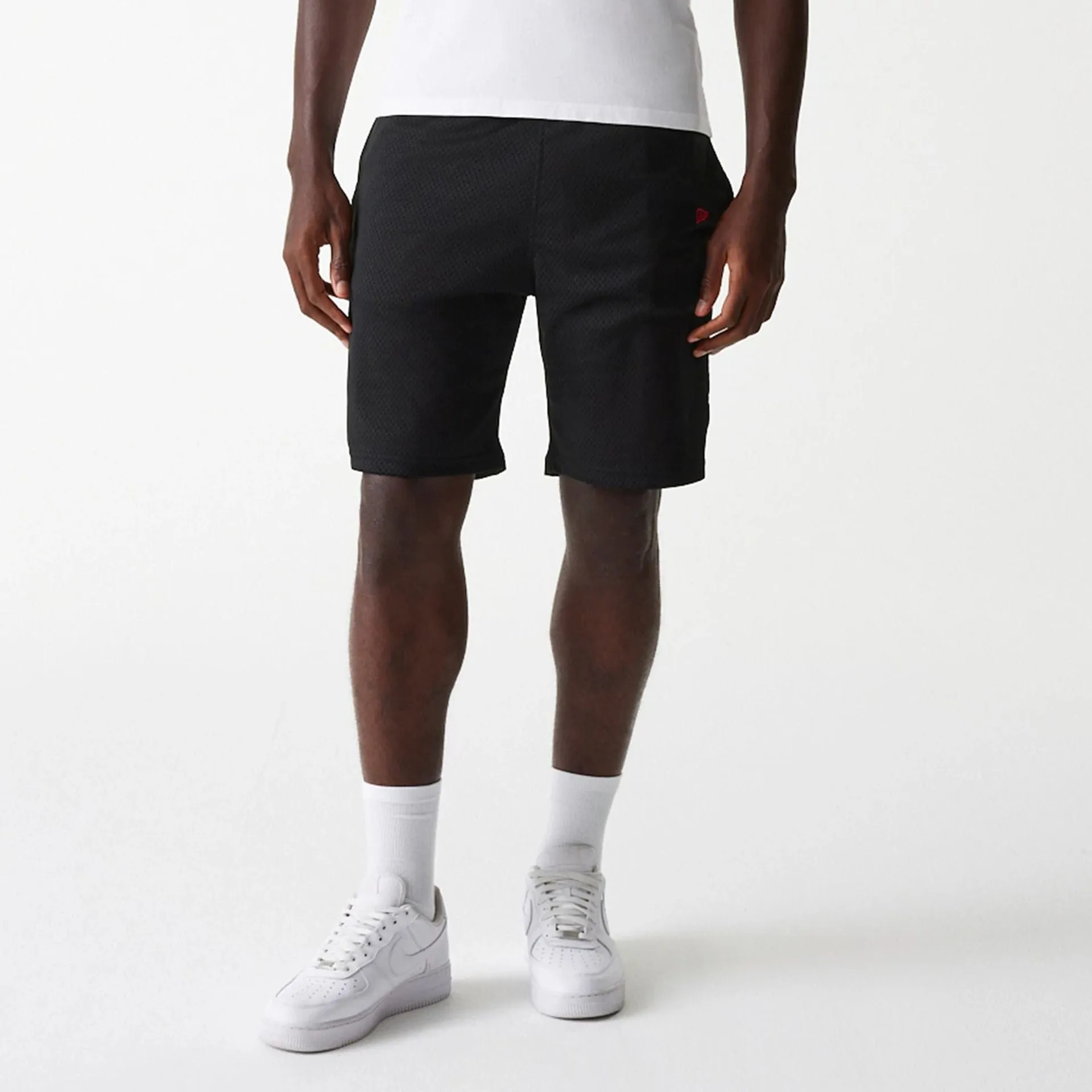 Chill Vibes Fit stain - resistant New Era Black Mesh Shorts