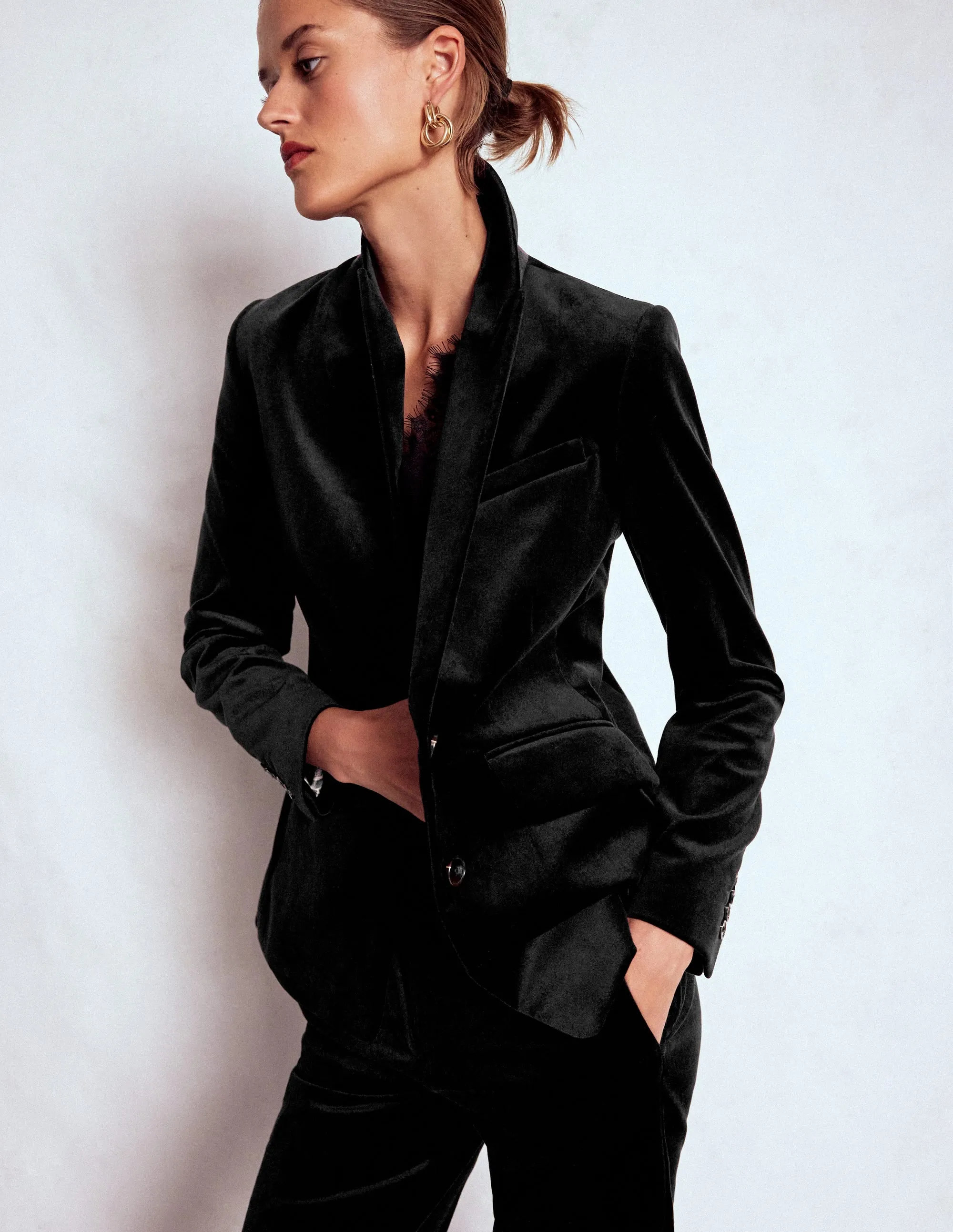 Casual Fit Layer Stain Resistant Stamford Velvet Blazer-Black