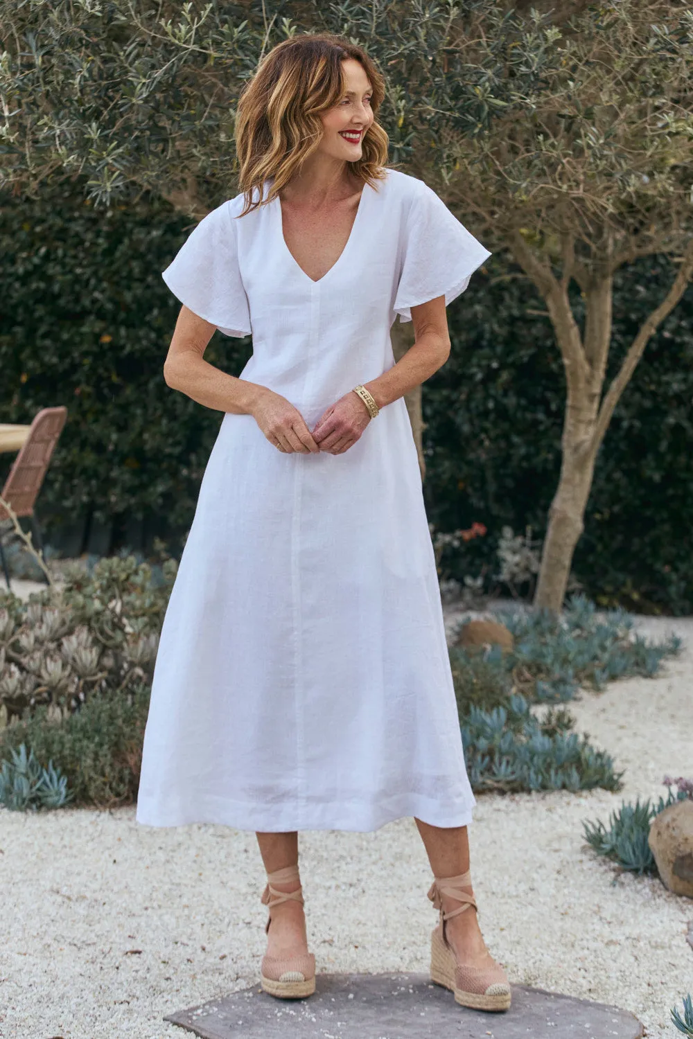 Tatum Linen Flutter Sleeve Dress in White Garden-Party