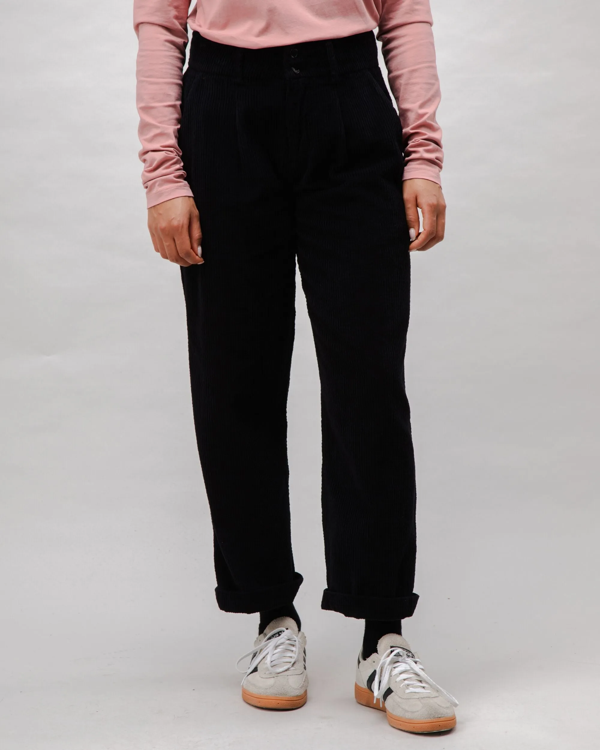 Corduroy Pleated Pants Black Sleek Fit