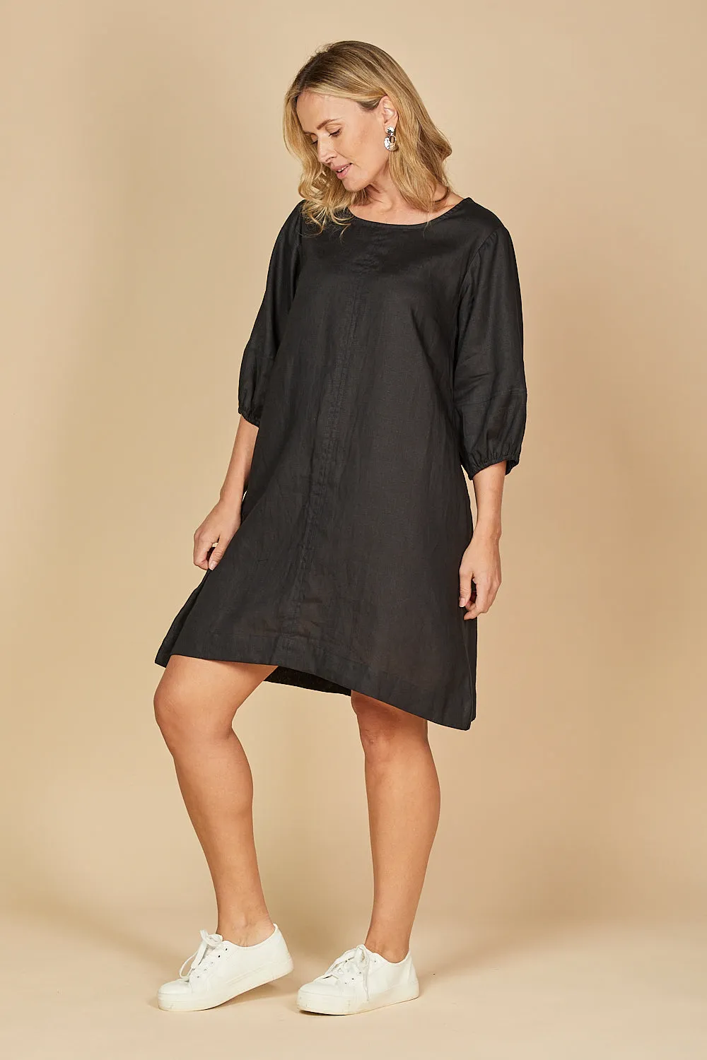 Gentle Shine Shine Skin Hazel Short Linen Shift Dress in Black