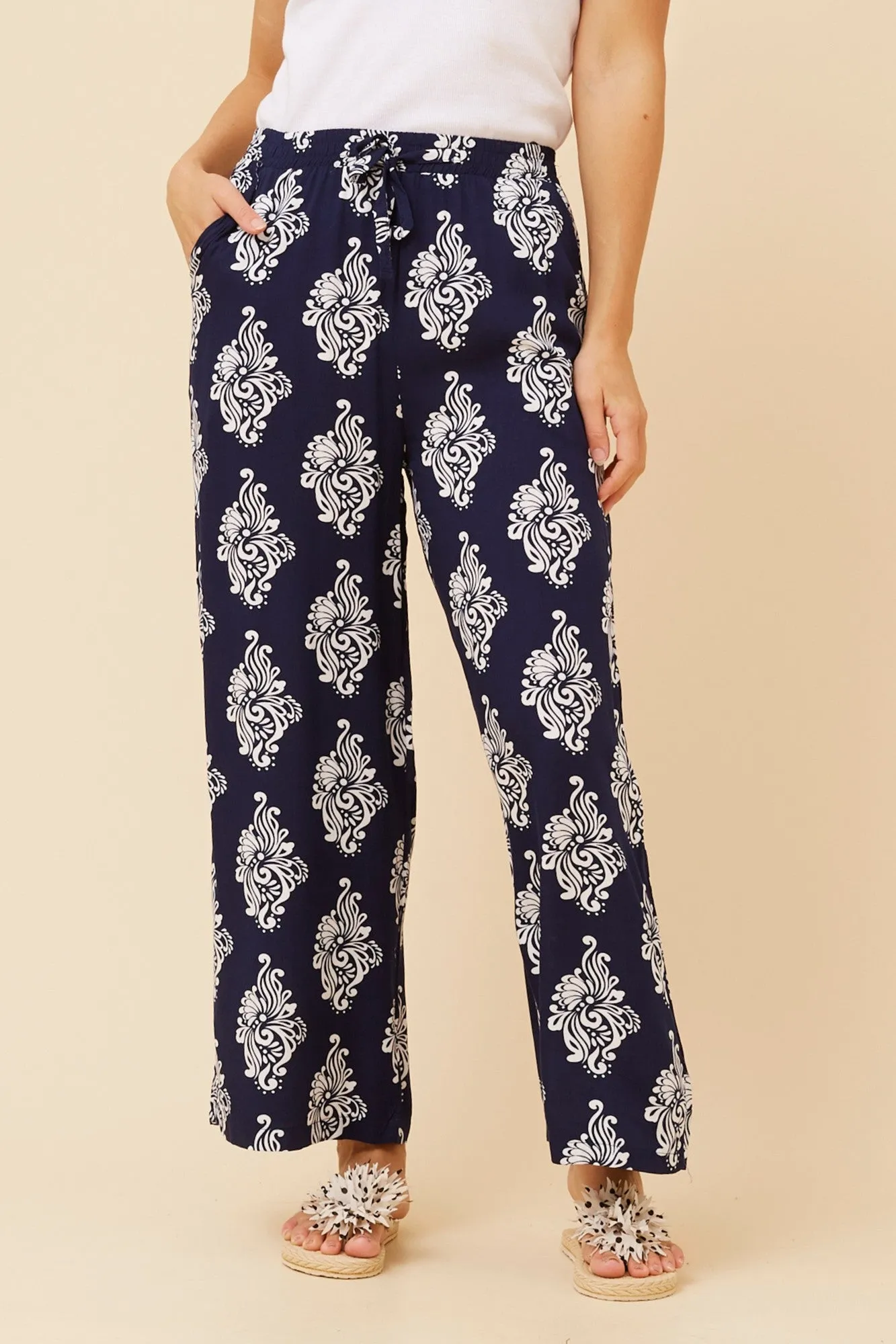 NonRestrictiveCut Non Slip Waistband SUZZEL ABSTRACT PRINT PANTS