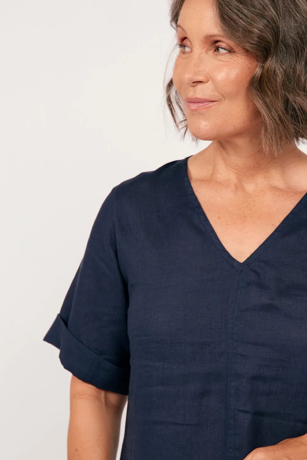 Feminine Layers Slit Detail Tamara Linen V-Neck Dress in Navy