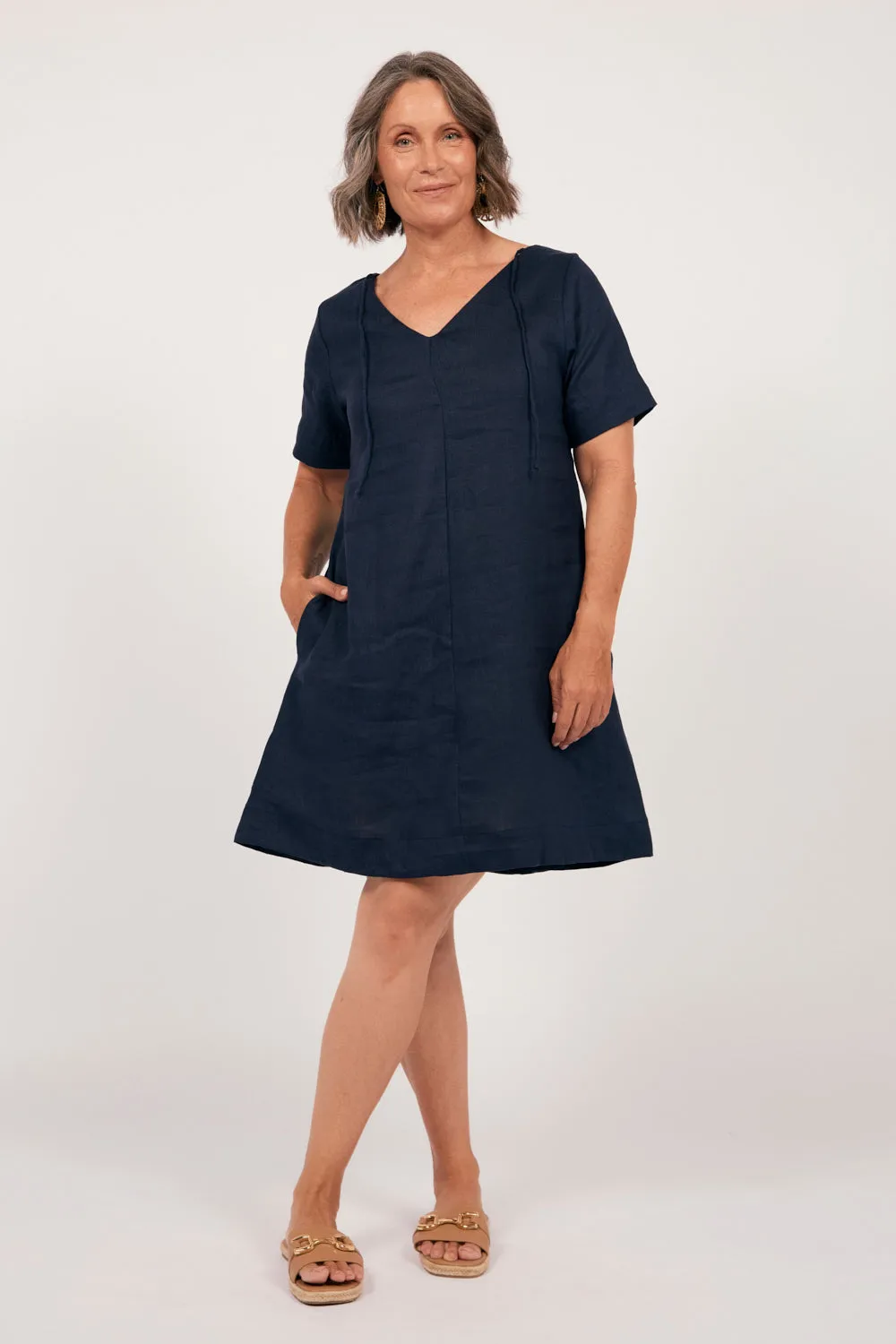 summer look Slim Touch Tilly Linen 2-Way Tunic Dress in Navy