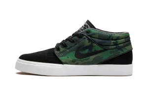 Style multi - terrain capability shoes Zoom Stefan Janoski Mid "CAMO"